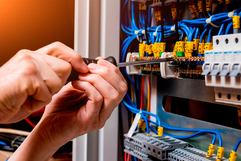 Услуги электрика, капитальный электромонтаж - Изображение #1, Объявление #1677656